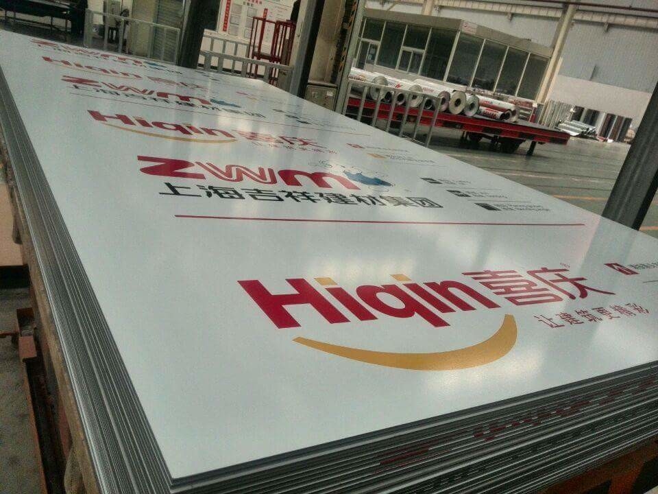 OEM защитная пленка алюминиевая композитная панель с высоким блеском и 0,022 мм-0,050 мм толщиной катушки алюминия